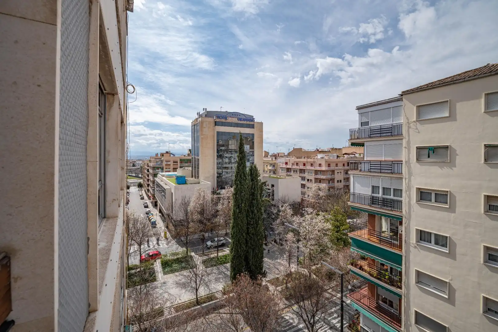 Vista exterior de Piso en venta en Granada con Terraza, Trastero y Balcón