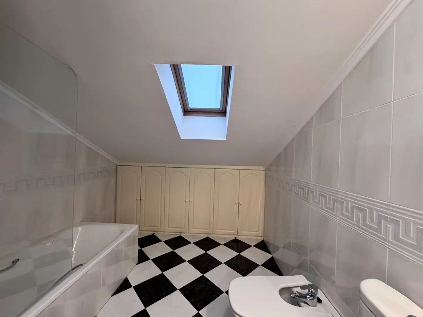 Bathroom of Flat for sale in Oviedo   with Heating