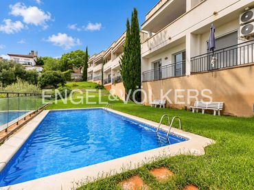 Adossat amb piscina en venda a Segur de Calafell