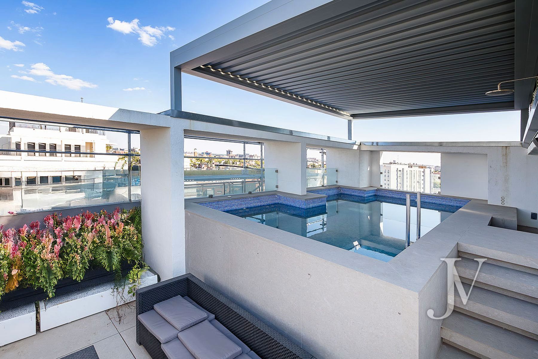 Piscina de Ático en venta en  Madrid Capital con Aire acondicionado, Calefacción y Terraza
