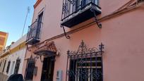 Vista exterior de Casa o xalet en venda en  Sevilla Capital amb Aire condicionat