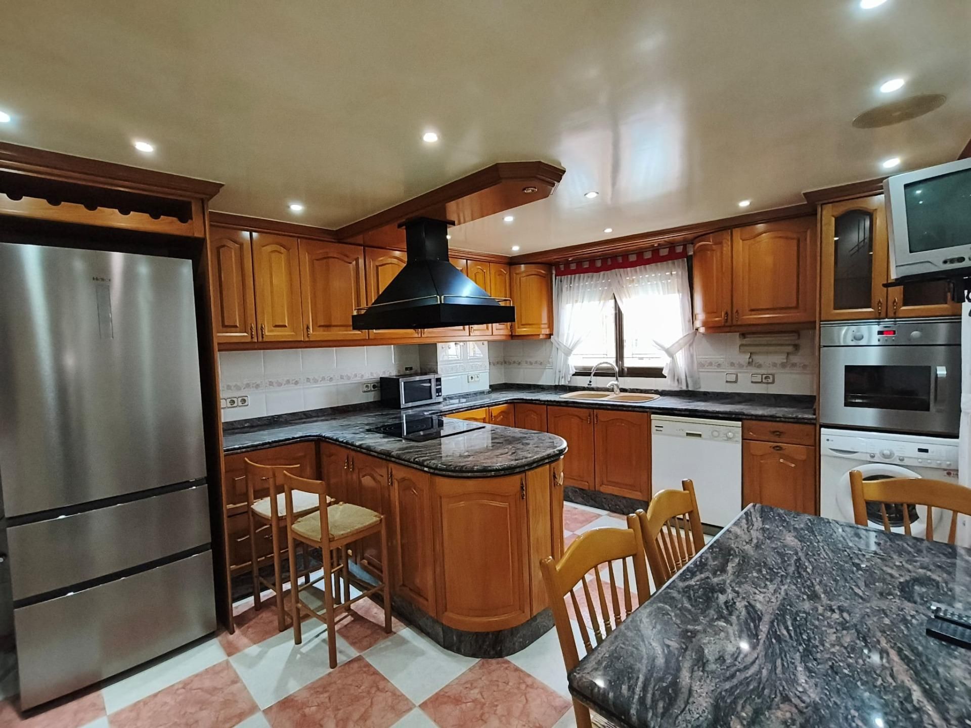 Kitchen of Flat to rent in  Valencia Capital  with Air Conditioner, Heating and Balcony