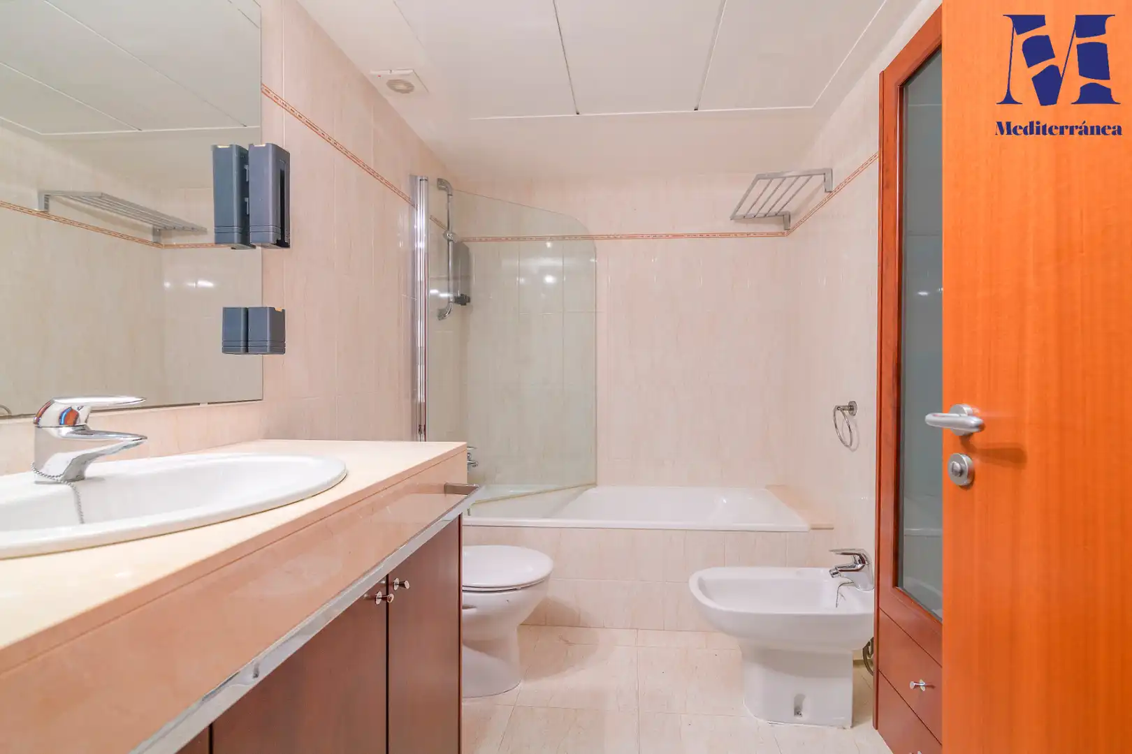 Bathroom of Flat for rent in Castelldefels  with Air Conditioner, Heating and Parquet flooring