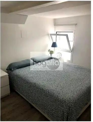 Dormitori de Dúplex de lloguer en Sevilla amb Aire condicionat, Terrassa i Moblat