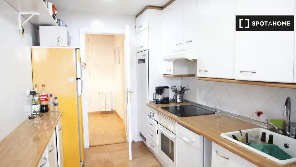 Cocina de Piso para compartir en Madrid con Aire acondicionado, Calefacción y Terraza