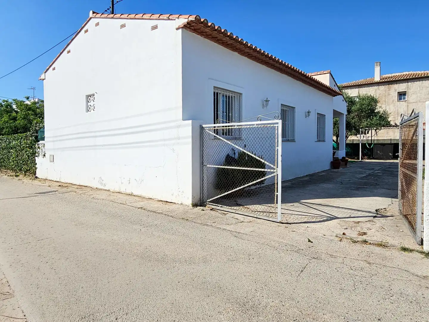 Vista exterior de Casa o xalet en venda en Oliva amb Aire condicionat, Calefacció i Jardí privat