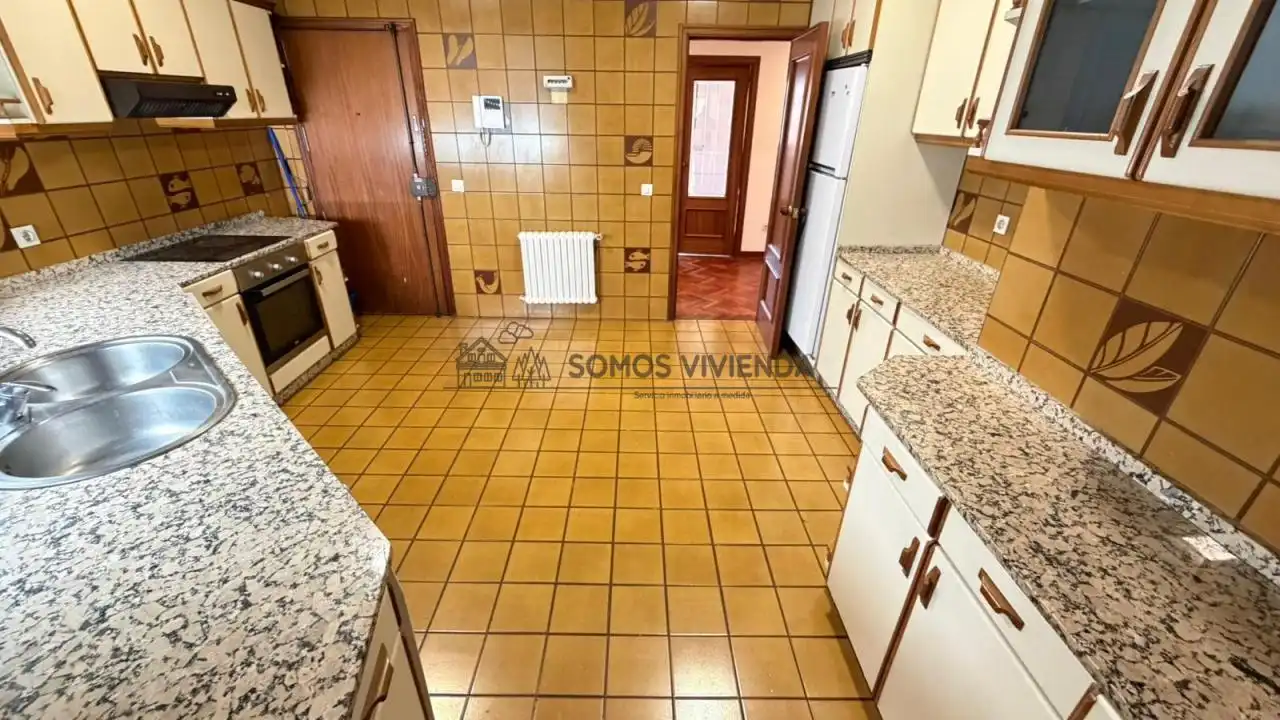 Kitchen of Flat for sale in Ourense Capital   with Heating, Parquet flooring and Balcony