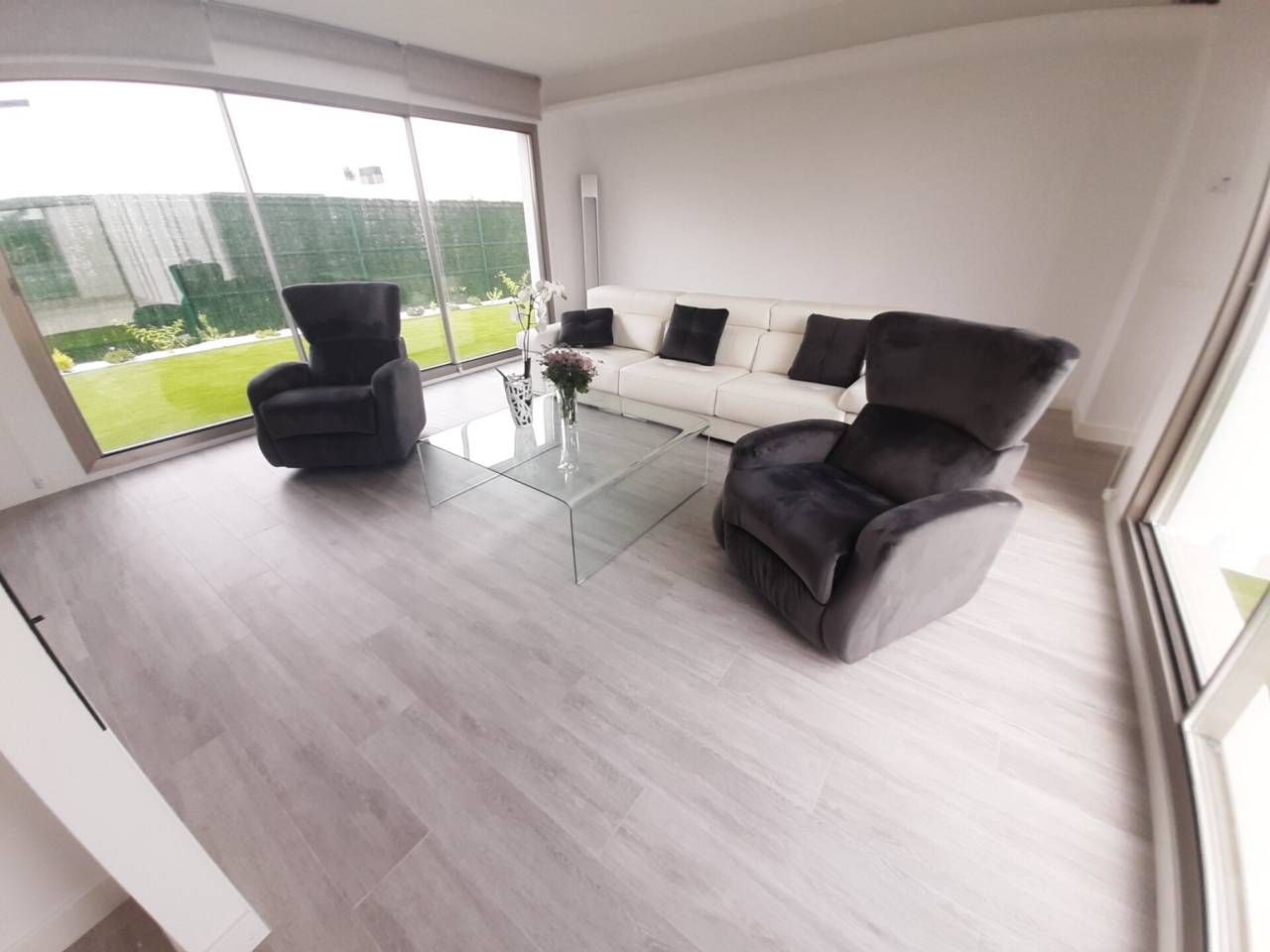 Sala d'estar de Casa o xalet en venda en Villaviciosa de Odón amb Jardí privat, Terrassa i Piscina