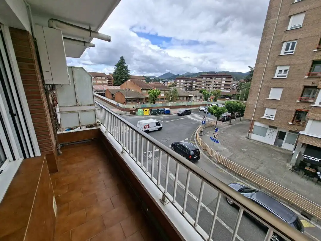 Vista exterior de Piso en venta en Abadiño  con Calefacción y Balcón