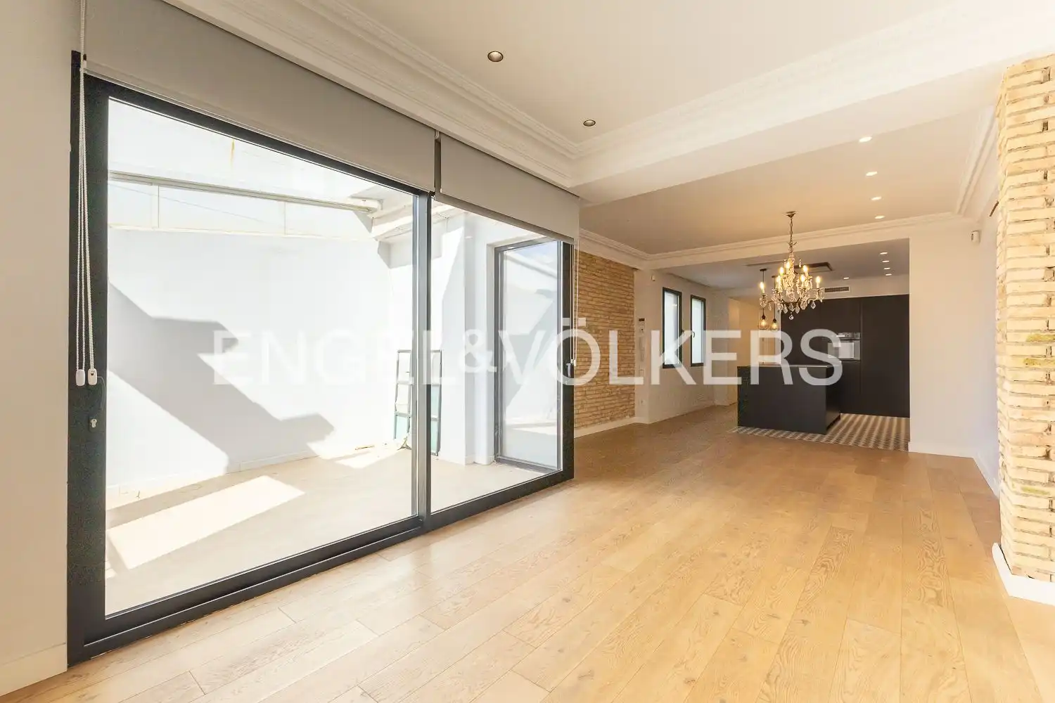 Exterior view of Attic for rent in Valencia  with Air Conditioner, Heating and Terrace