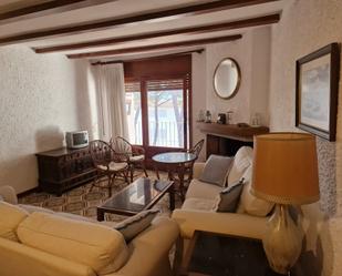 Sala d'estar de Àtic de lloguer en Palafrugell amb Calefacció, Terrassa i Moblat