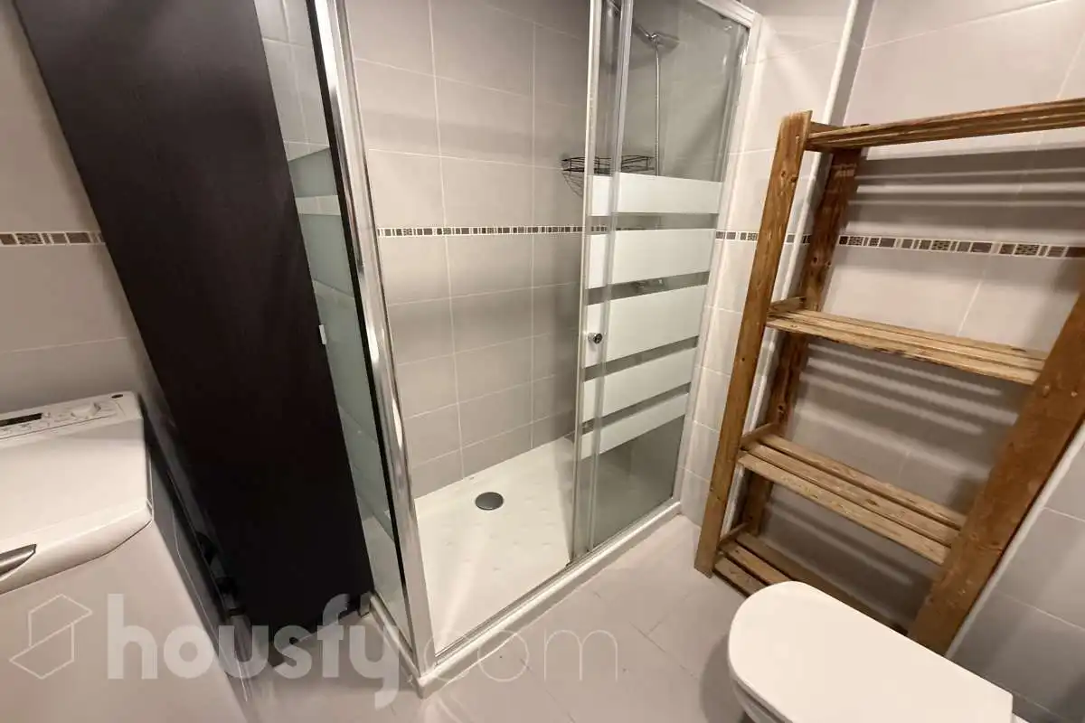 Baño de Piso de alquiler en Madrid con Calefacción, Parquet y Terraza