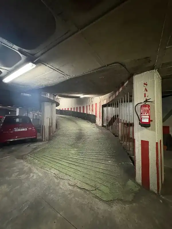 Parkplatz von Garage zum Verkauf in Ferrol