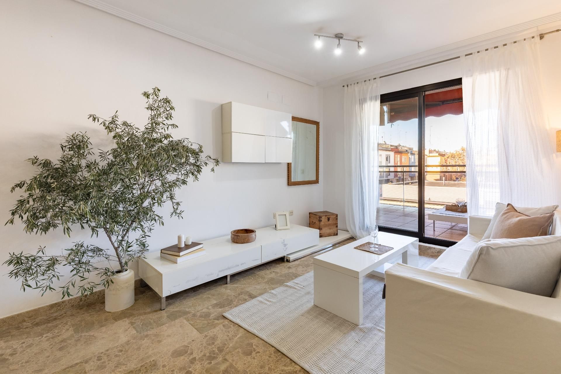 Sala d'estar de Pis en venda en Alzira amb Aire condicionat, Terrassa i Piscina comunitària