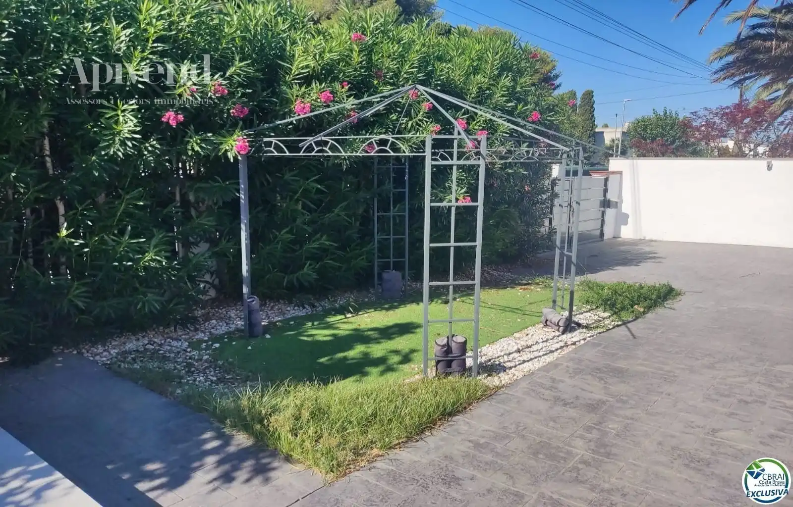 Villa avec piscine à vendre à Peni