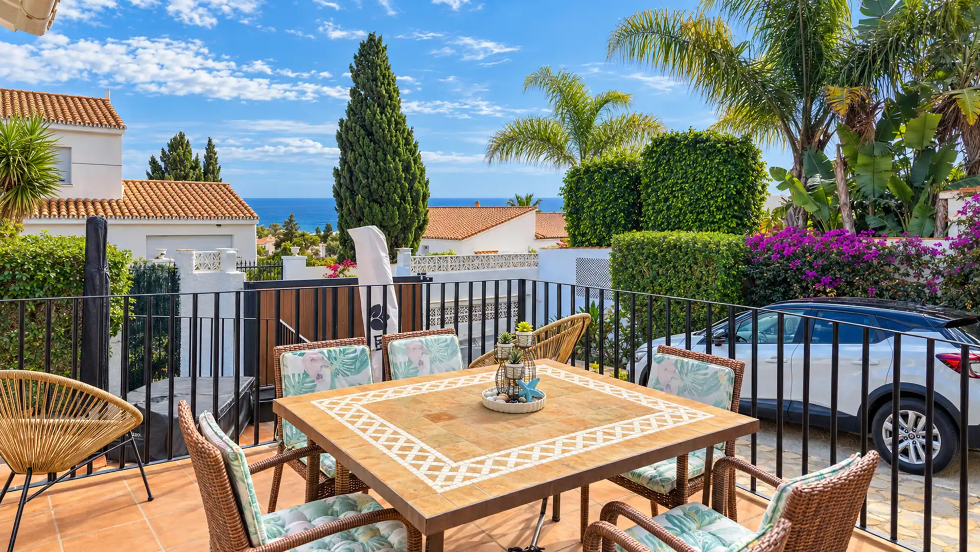 Terrace of Houses for sale in La Duquesa