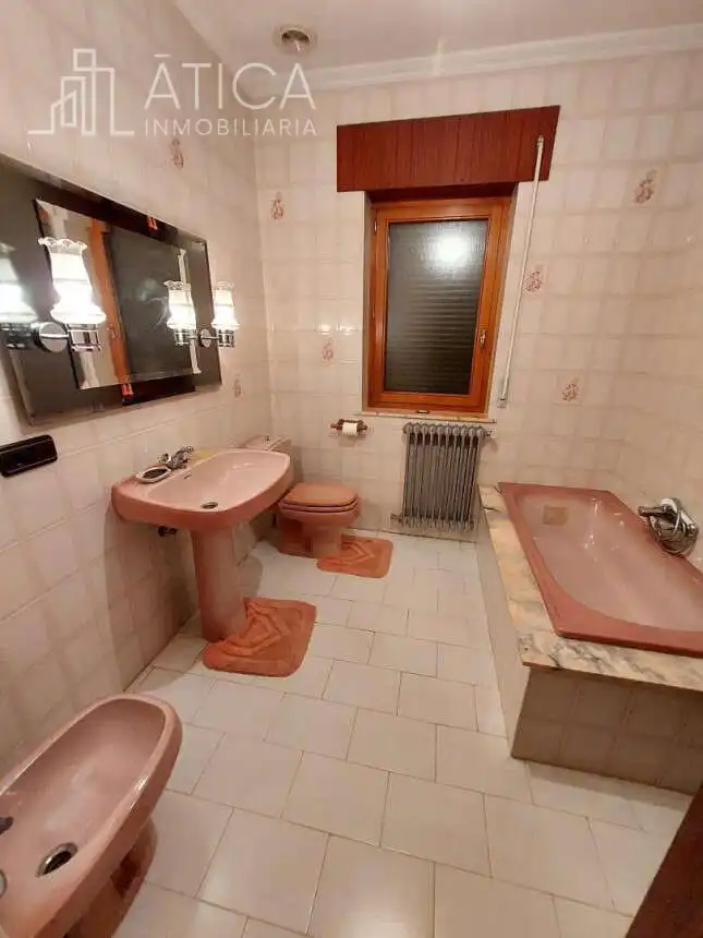 Houses for sale in Tormes - La Vega