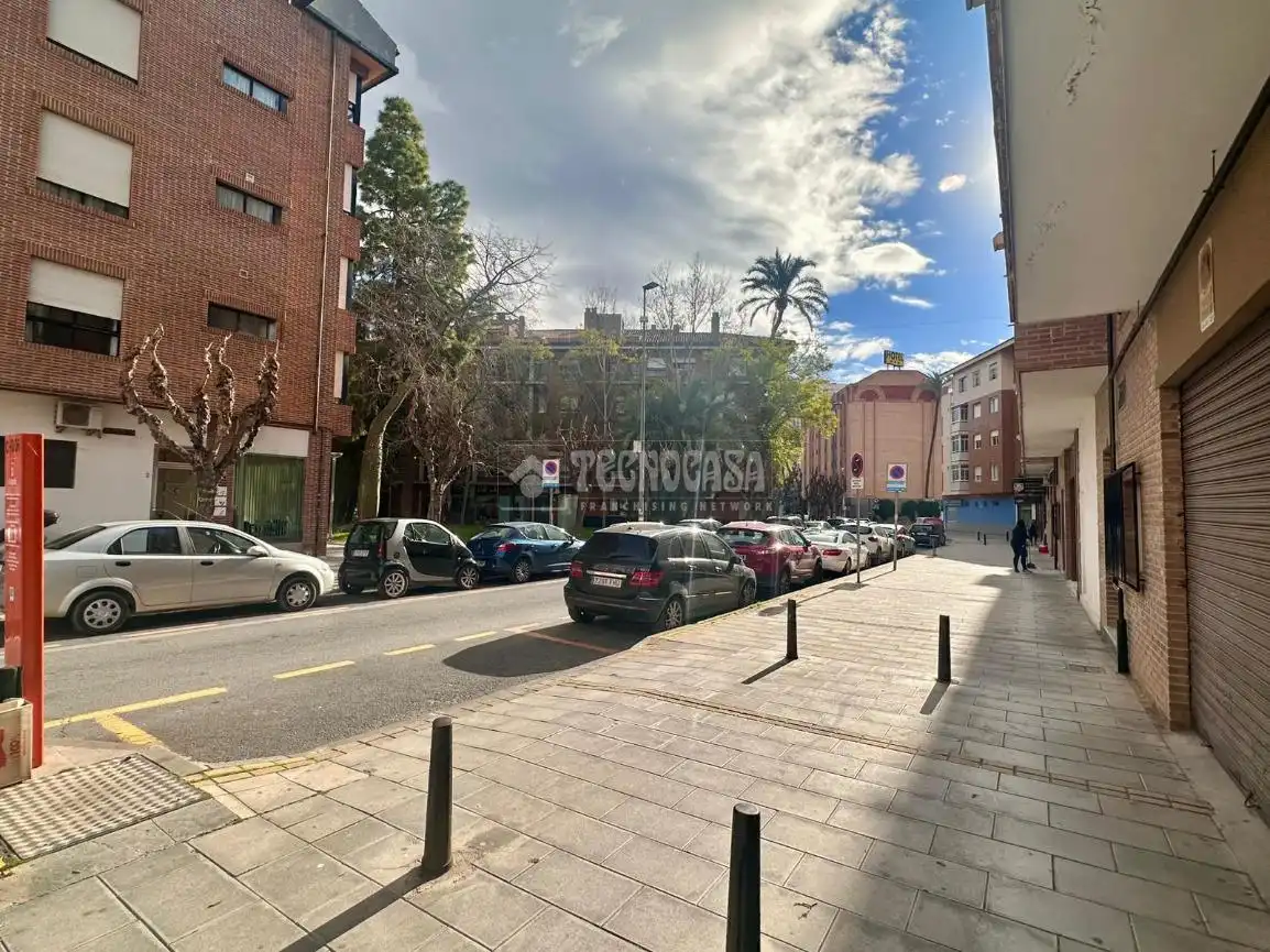 Vista exterior de Local de alquiler en Murcia