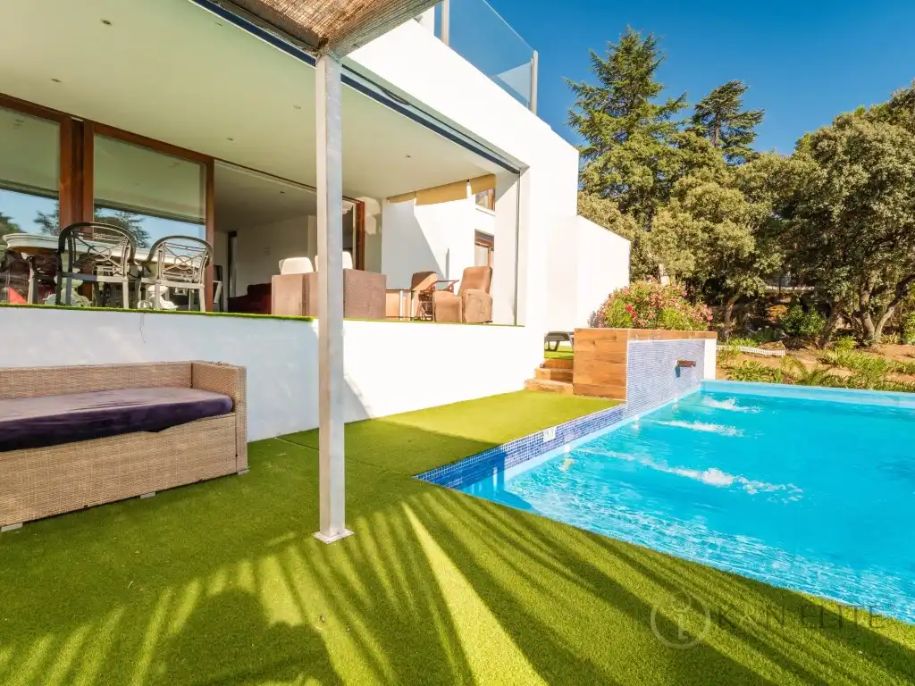 Detached house with pool for sale in Calle Castillo De Berlanga, imagen 4