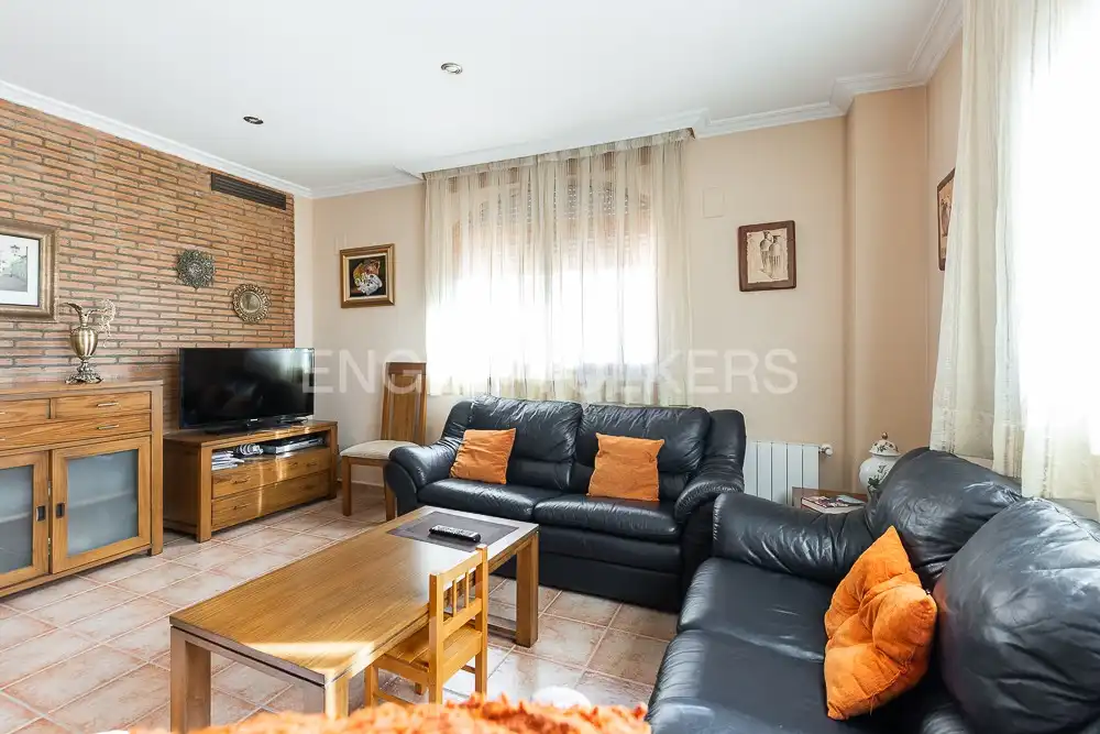 Sala de estar de Casa o chalet en venta en Náquera con Aire acondicionado, Calefacción y Jardín privado