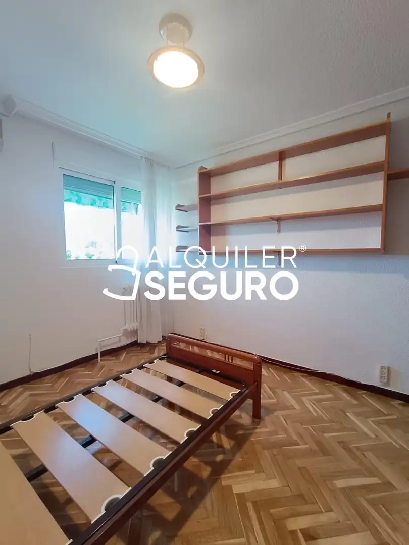 Bedroom of Flat for rent in Madrid  with Air Conditioner, Heating and Terrace