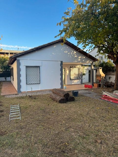 Vista exterior de Casa o xalet en venda en Castelldefels amb Calefacció, Jardí privat i Traster