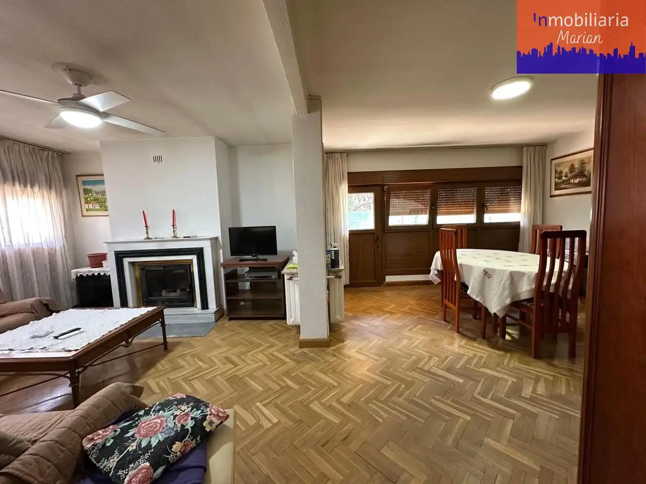Sala de estar de Casa o chalet en venta en Aranda de Duero con Calefacción, Jardín privado y Piscina