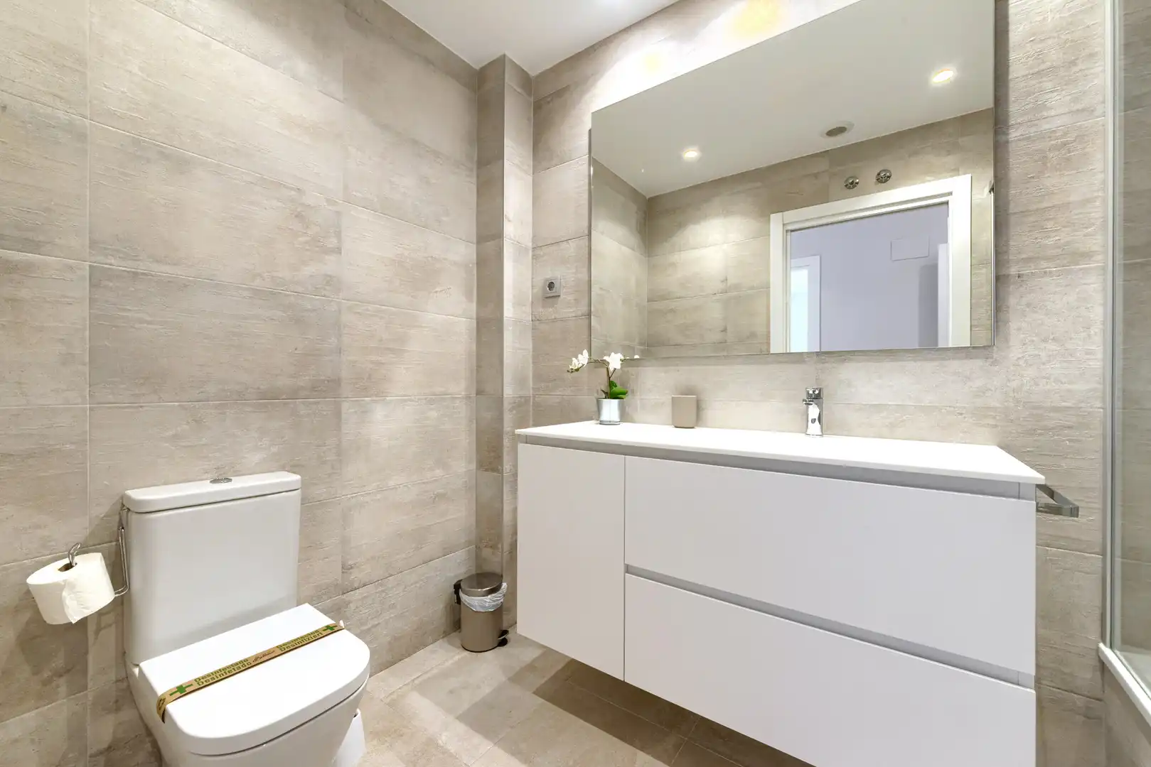 Baño de Piso de alquiler en Galdakao con Calefacción, Amueblado y Horno