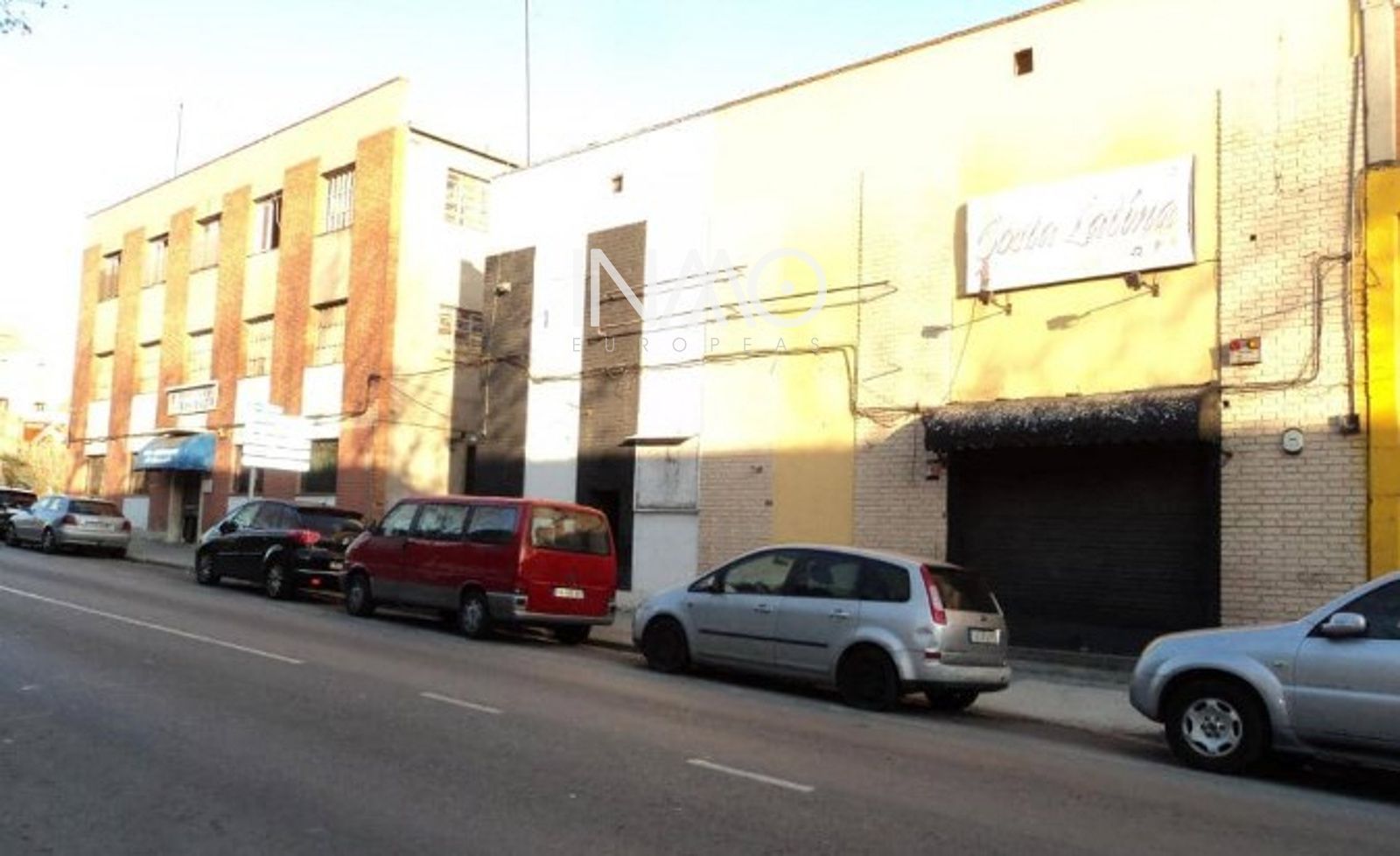 Vista exterior de Nau industrial de lloguer en Rubí