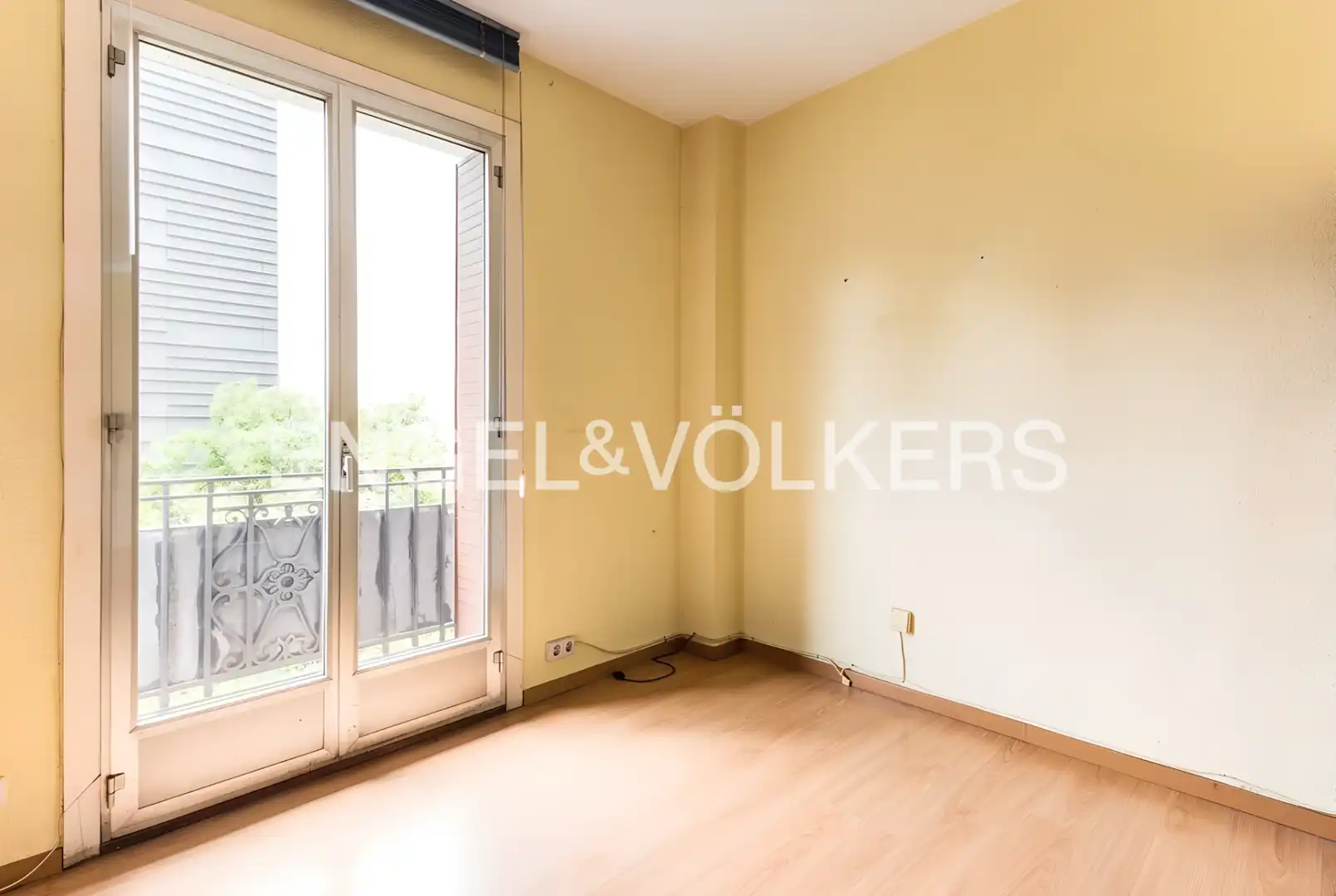 Flat with terrace for sale in Calle Alcalá