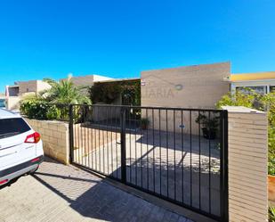 Vista exterior de Casa o xalet en venda en Alicante / Alacant amb Aire condicionat, Terrassa i Balcó