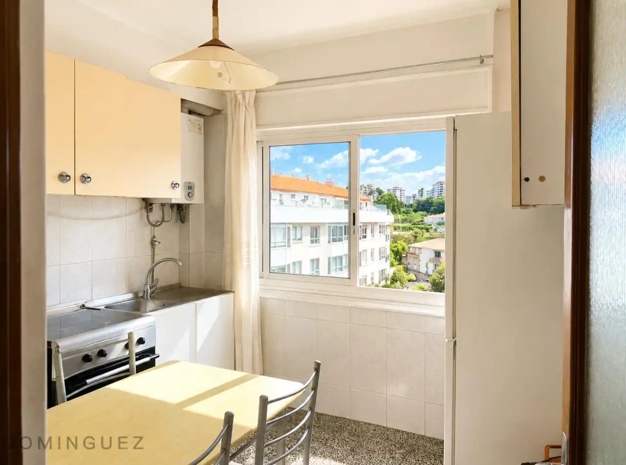 Vista exterior de Piso en venta en Vigo  con Calefacción