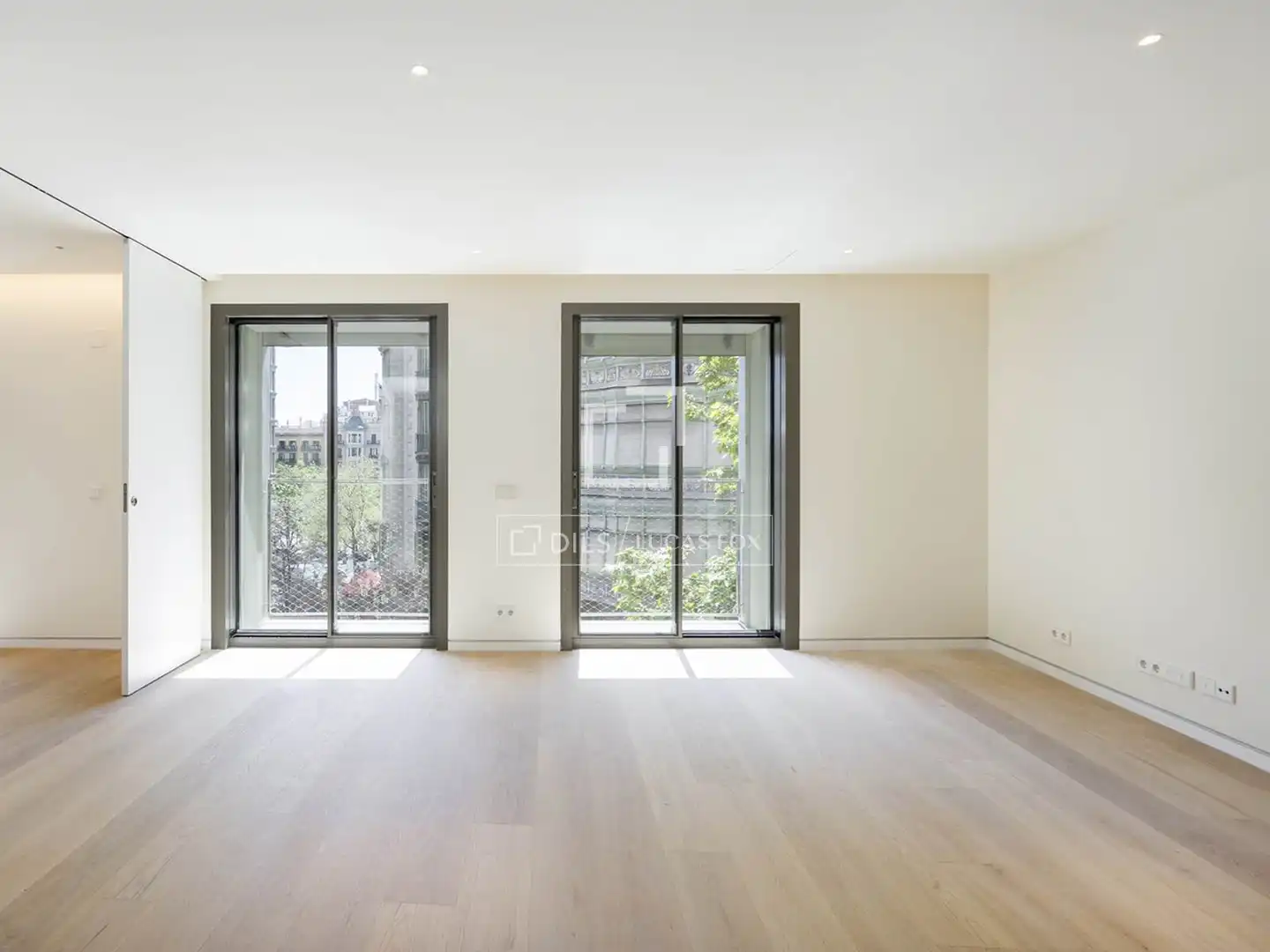 Vista exterior de Piso en venta en Barcelona con Aire acondicionado, Terraza y Piscina