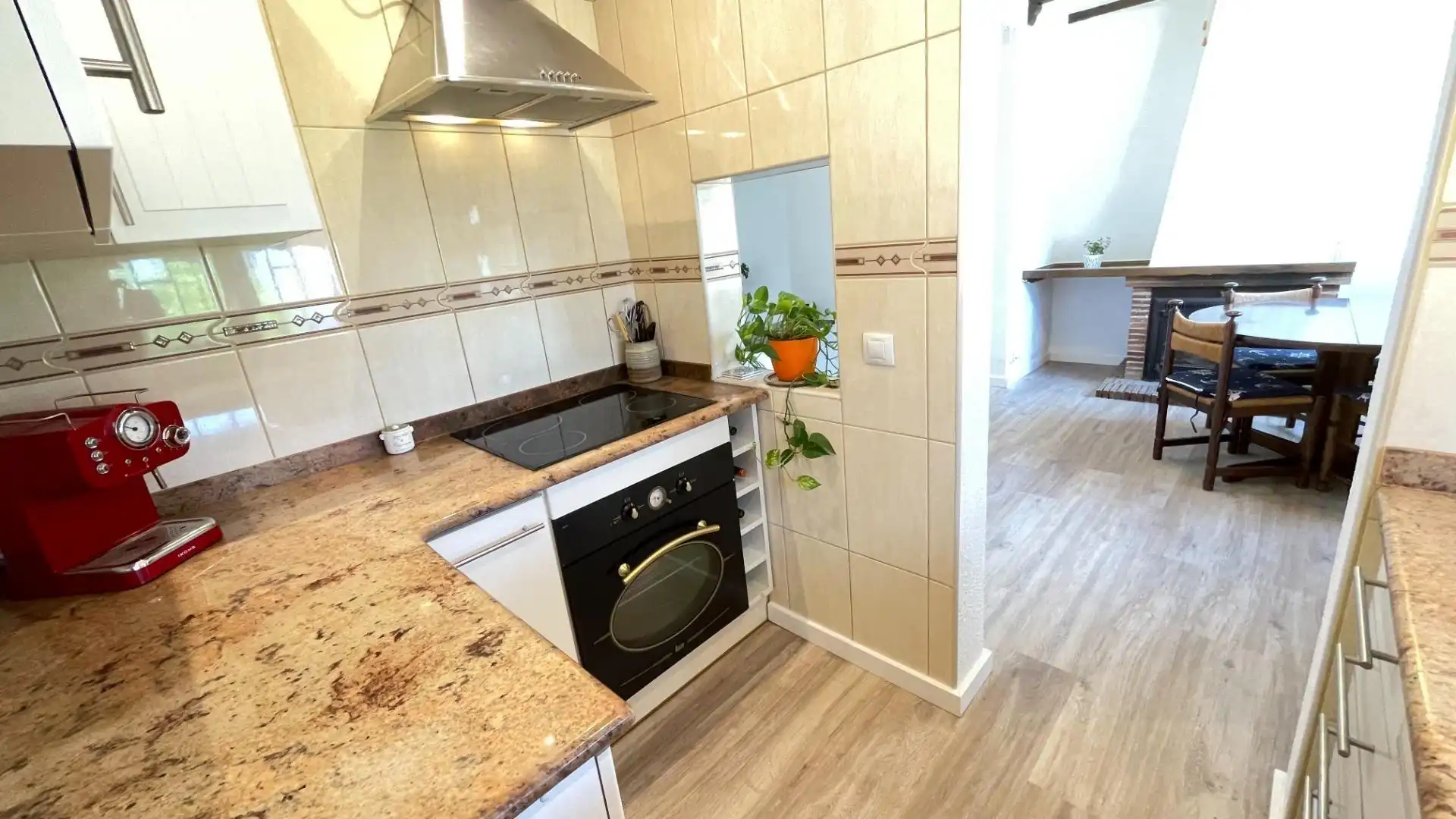 Cuina de Casa o xalet en venda en Roses amb Jardí privat, Terrassa i Moblat