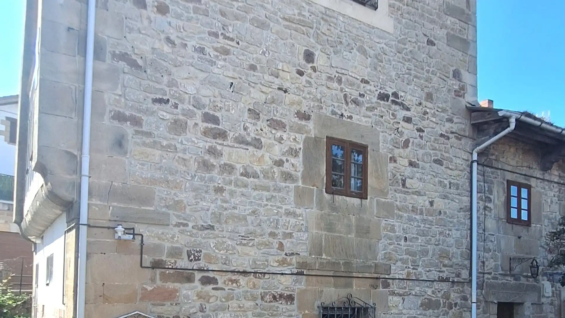 Vista exterior de Casa o xalet en venda en Valdeolea amb Calefacció i Balcó