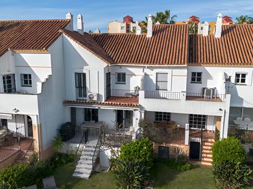 Maison mitoyenne avec piscine à vendre à Estepona Pueblo