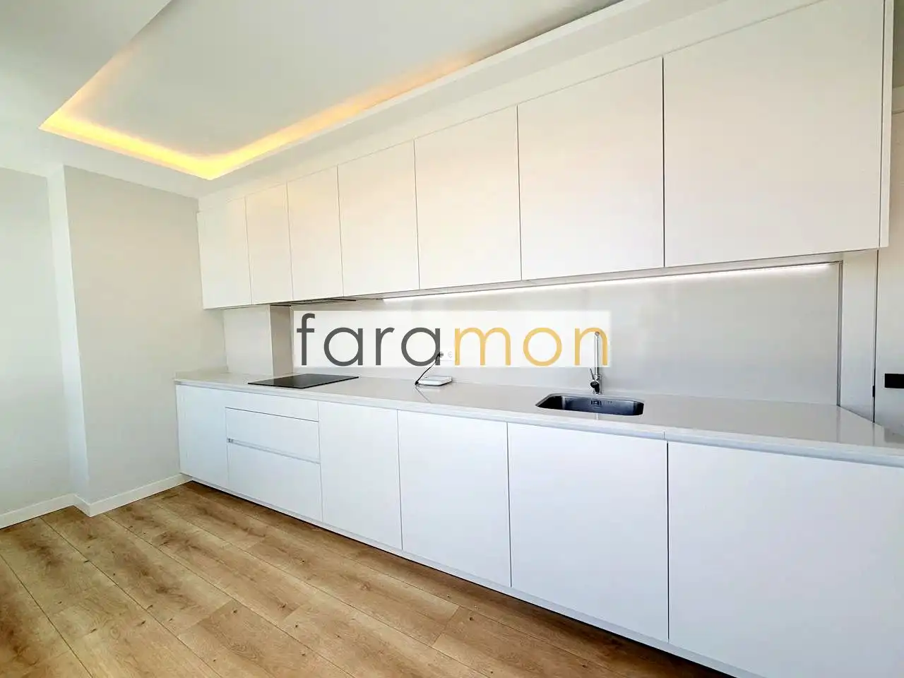 Küche von Wohnung zum Verkauf in Vigo  mit Heizung, Terrasse und Abstellraum