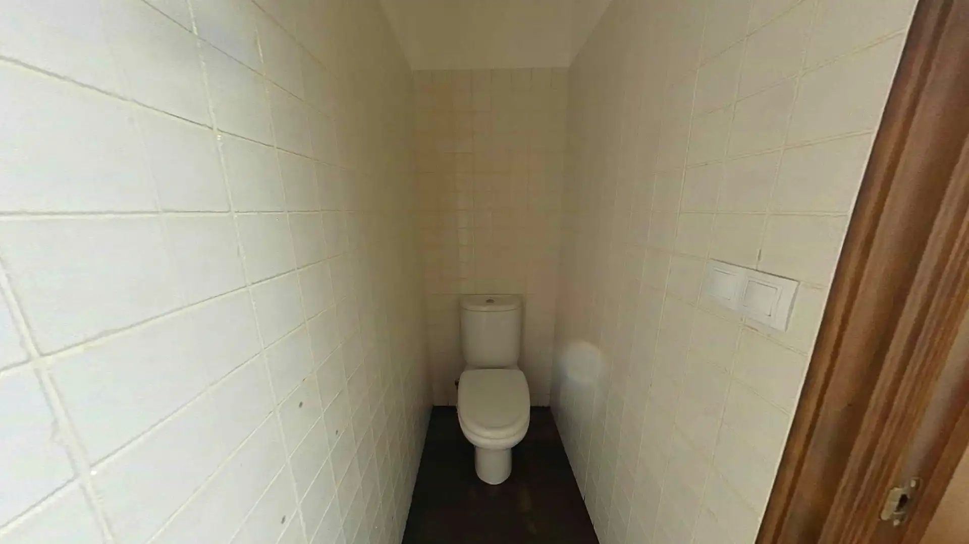 Baño de Local en venta en Pradoluengo