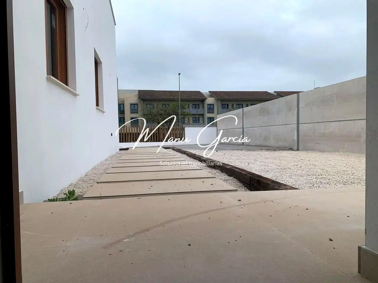 Parking de Casa adosada en venta en Lucena con Aire acondicionado, Calefacción y Jardín privado