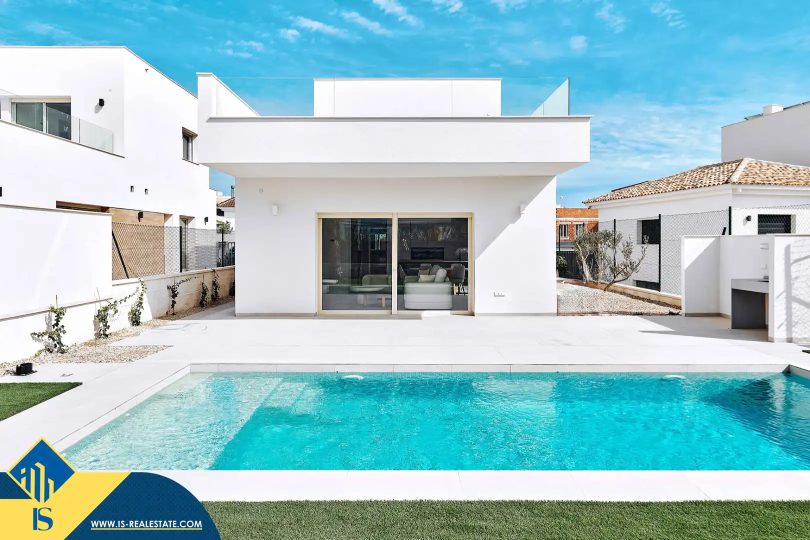 Chalet con piscina en venta en Los Montesinos