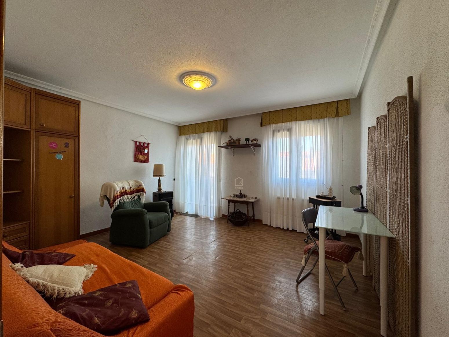 Sala d'estar de Pis en venda en Gijón  amb Calefacció, Traster i Balcó