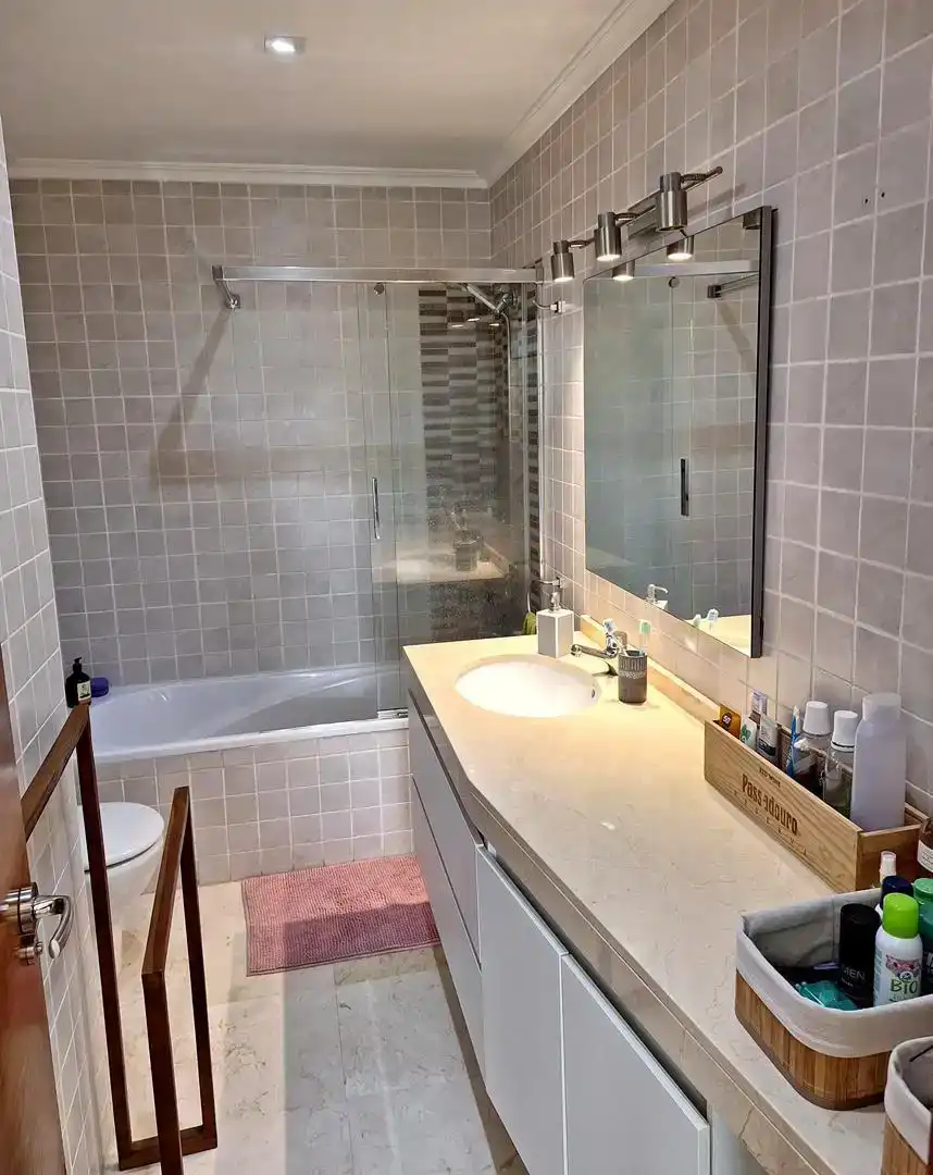 Badezimmer von Wohnung zur Miete in Elche / Elx mit Klimaanlage und Möbliert