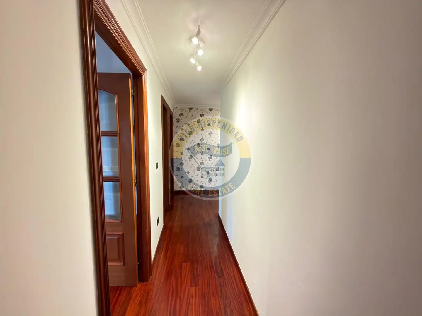Apartments for rent in Calle ROSALIA DE CASTRO, Centro - Areal