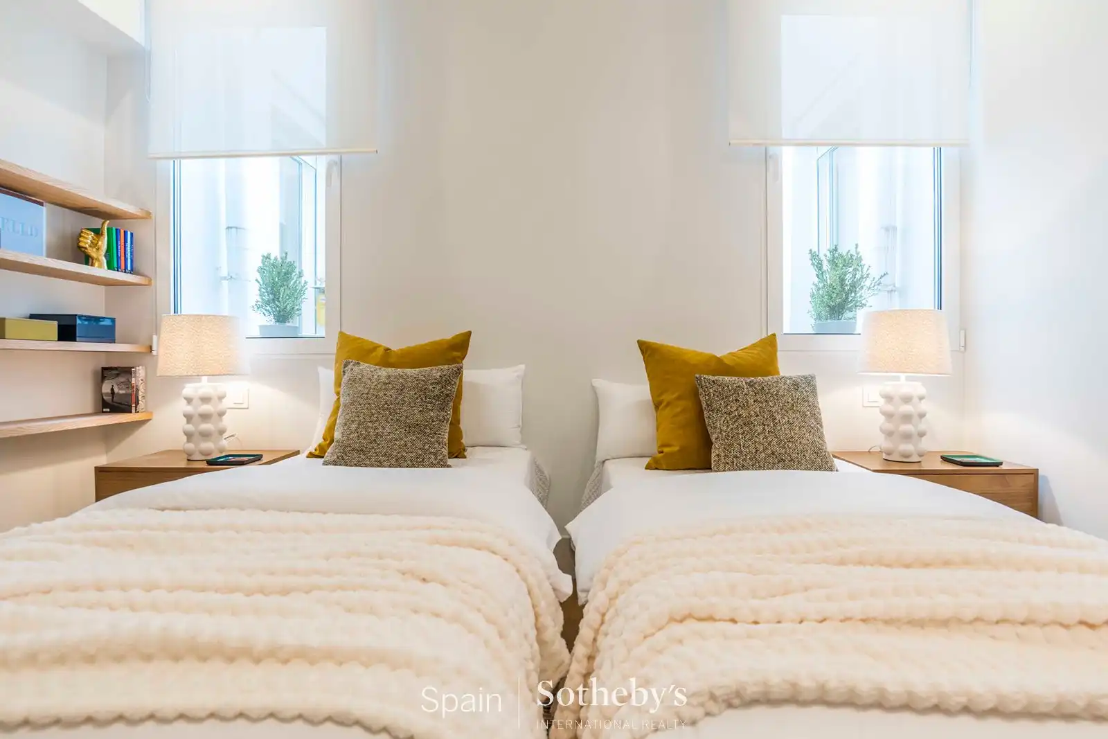 Bedroom of Apartments for sale in Madrid  with Air Conditioner and Heating