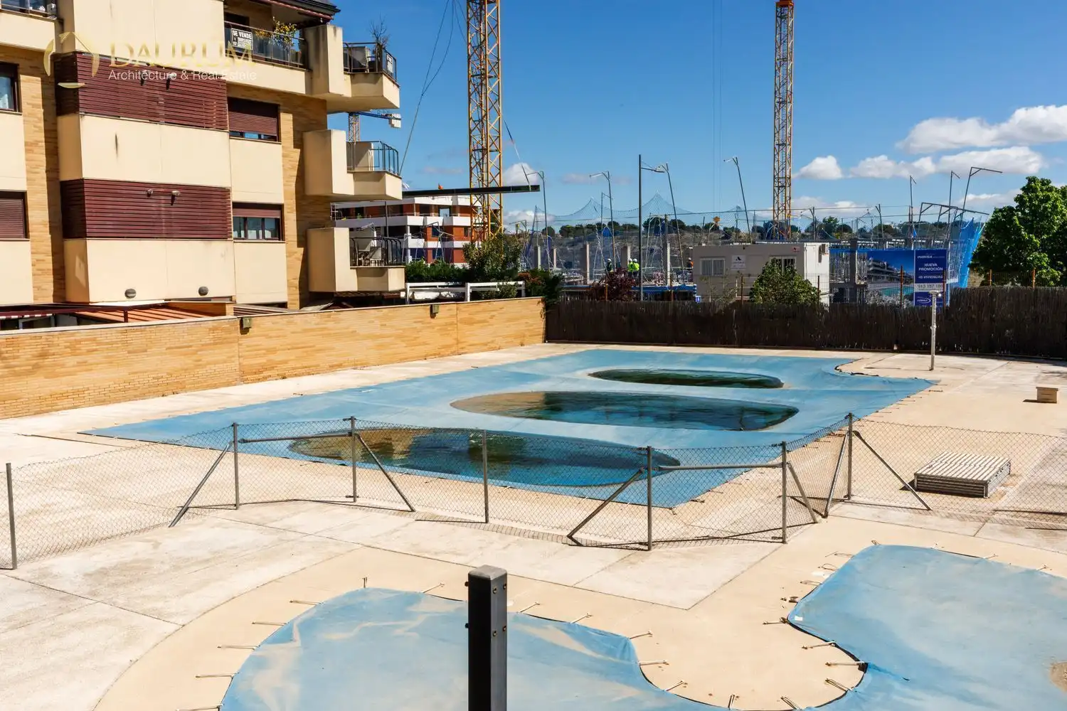 Piscina de Dúplex en venta en Boadilla del Monte con Aire acondicionado, Calefacción y Terraza