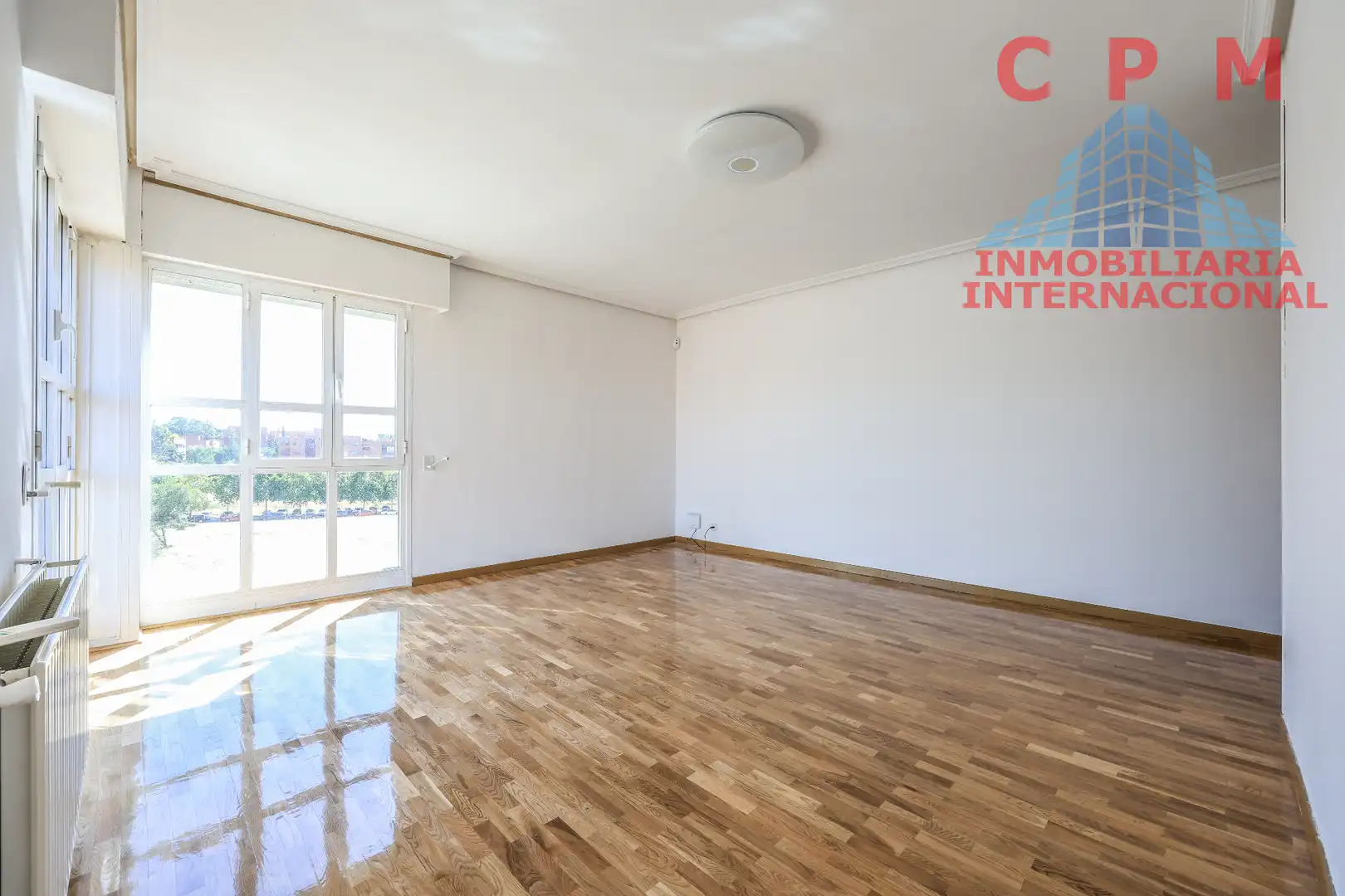 Living room of Flat for rent in Madrid  with Air Conditioner, Heating and Parquet flooring