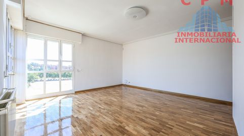 Photo 3 of Flat for rent in Salvador, Madrid Capital