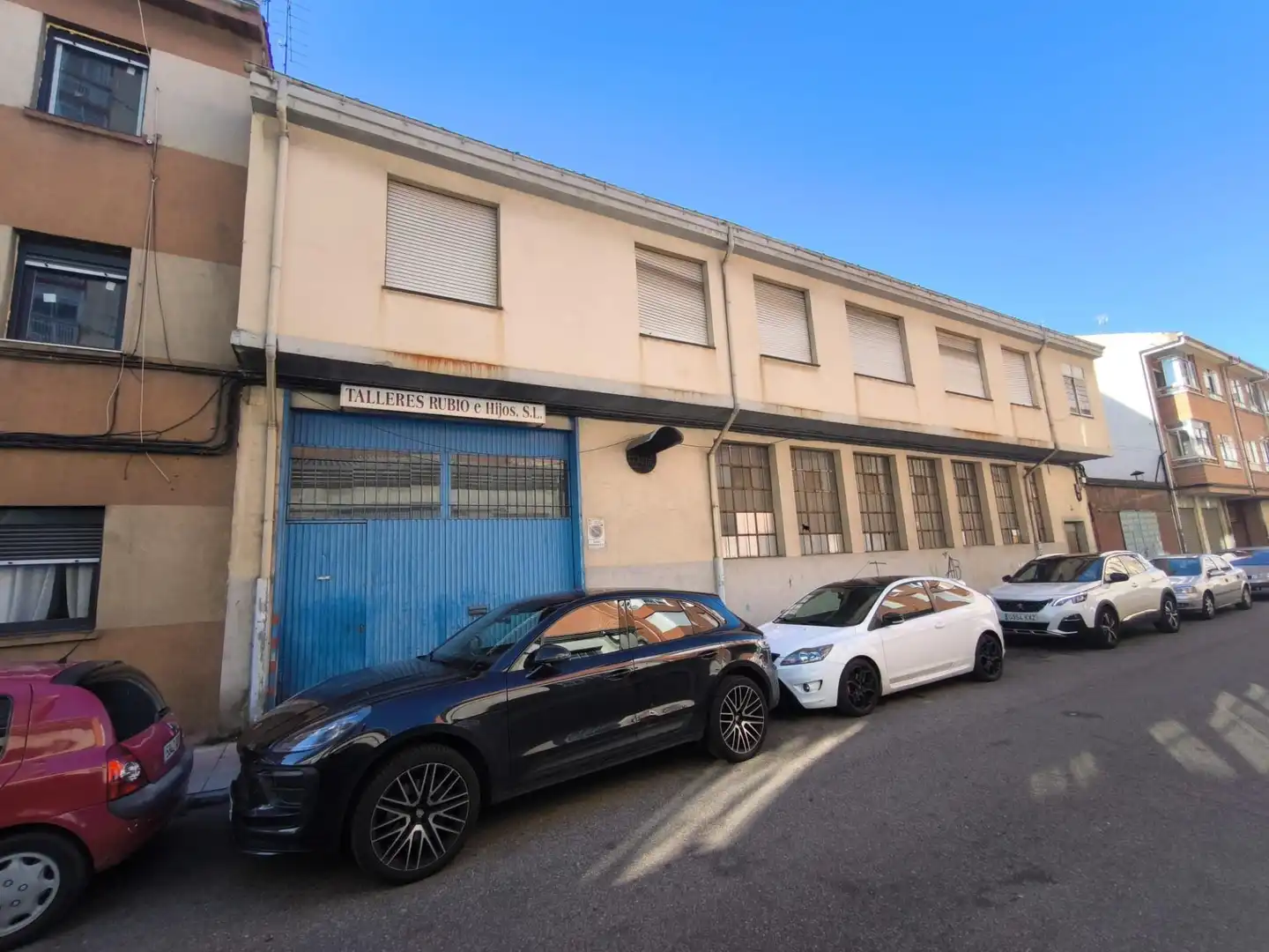 Vista exterior de Nave industrial en venta en León Capital 