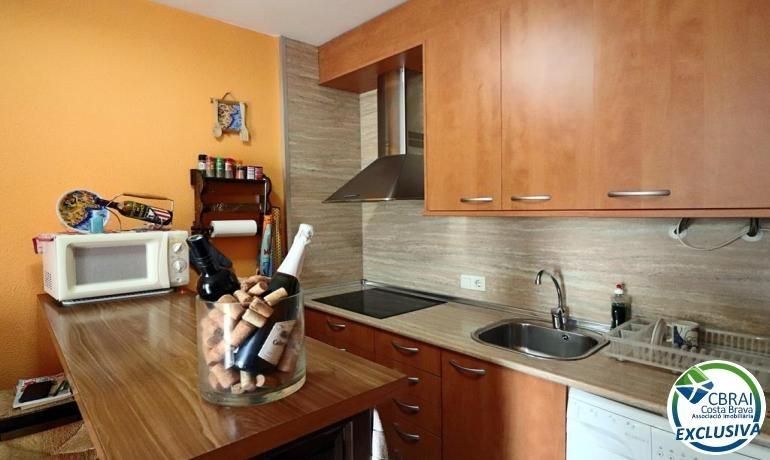 Cuina de Apartament en venda en Empuriabrava amb Jardí privat, Terrassa i Piscina comunitària