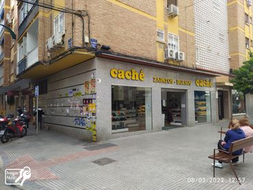 Local comercial en venda a Calle Alfambra 3